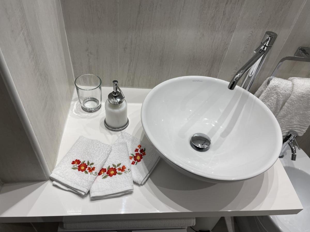 Mikka Studios: Luxury Apartment Бари Екстериор снимка